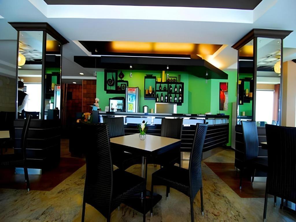 Mo2 Westown Hotel San Juan Bacolod Exterior photo